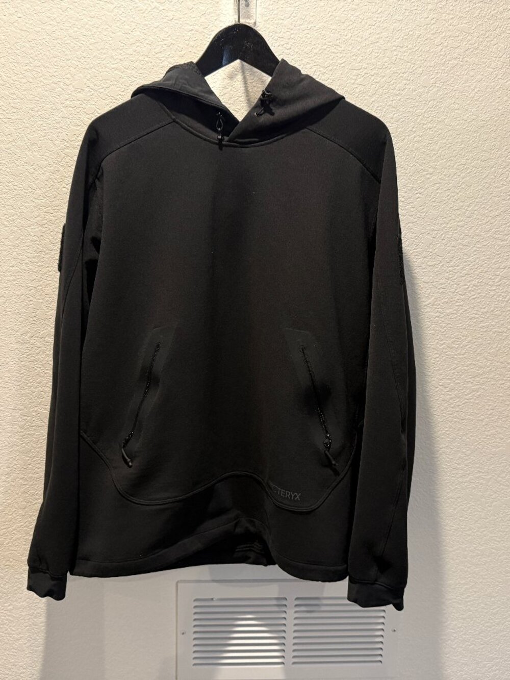 Arc'Teyrx Performance Hoodie - Size Large